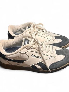 Essential Reebok sneakers